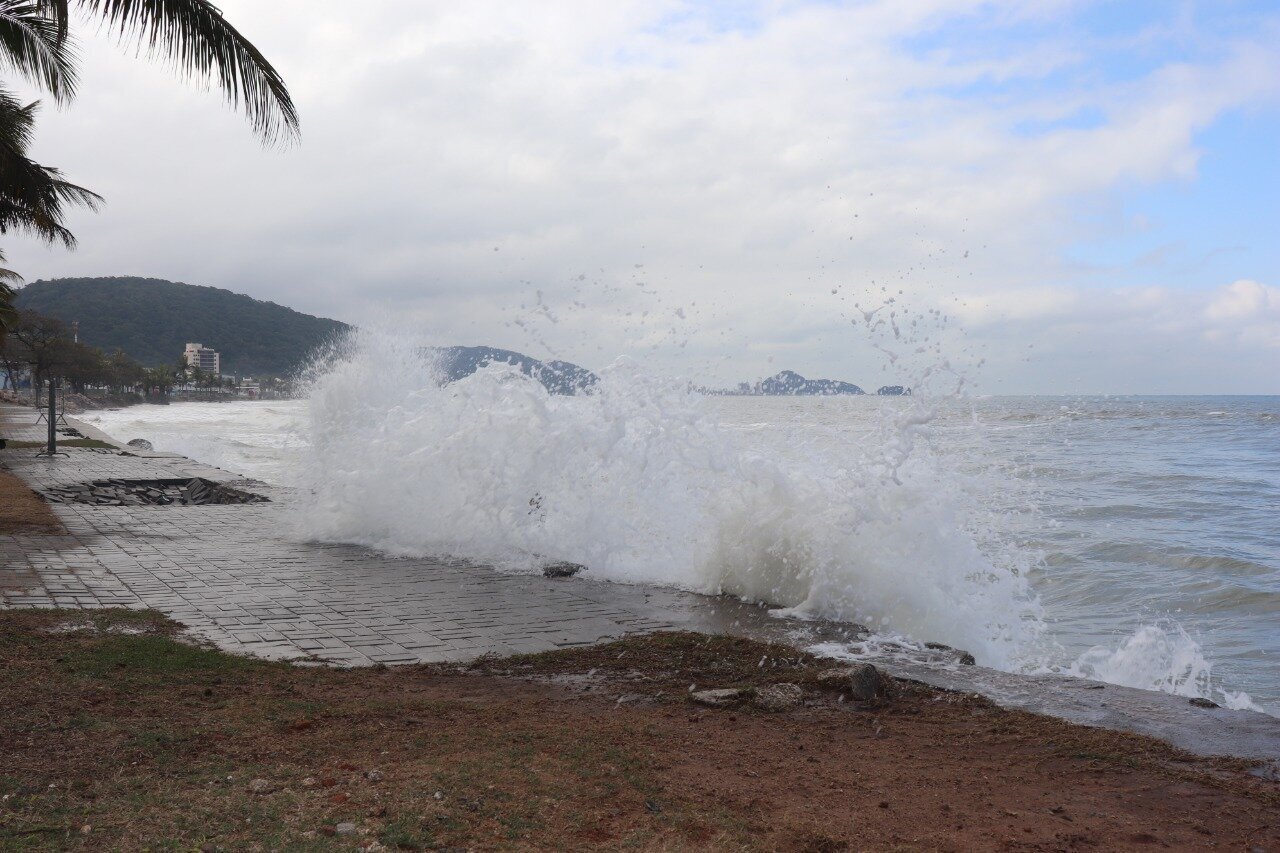 Alerta para ventos ondas altas e ressaca até sábado Correio do Litoral